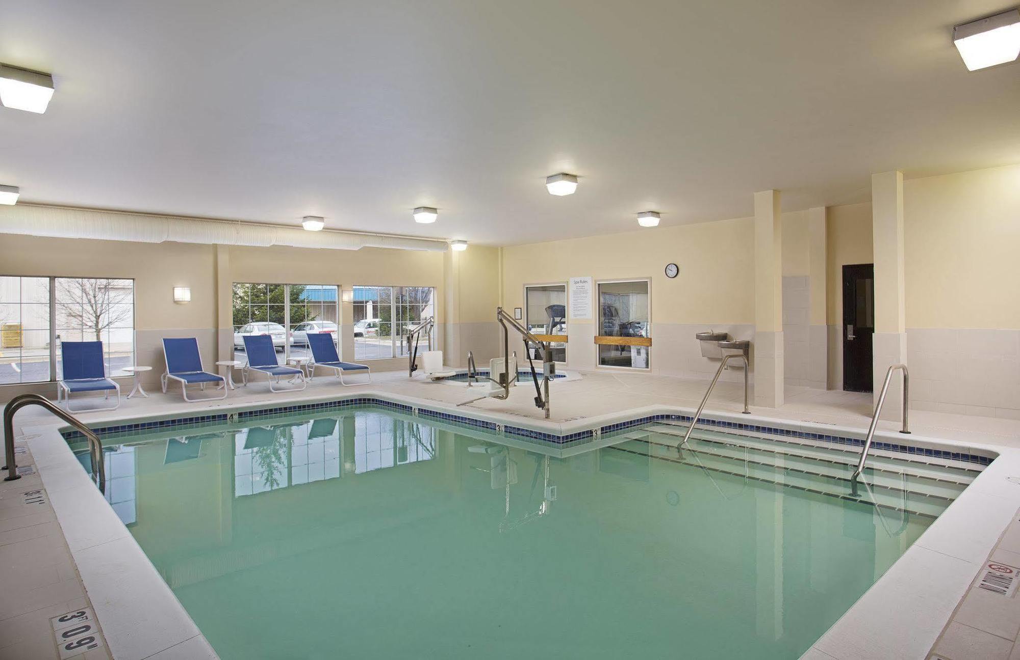 Holiday Inn Grand Rapids-Airport By Ihg Exterior foto